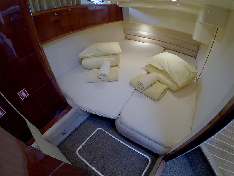 Book yachts online - motorboat - Fairline Phantom 40 - Fair Play (Jet ski - option with extra charge) - rent