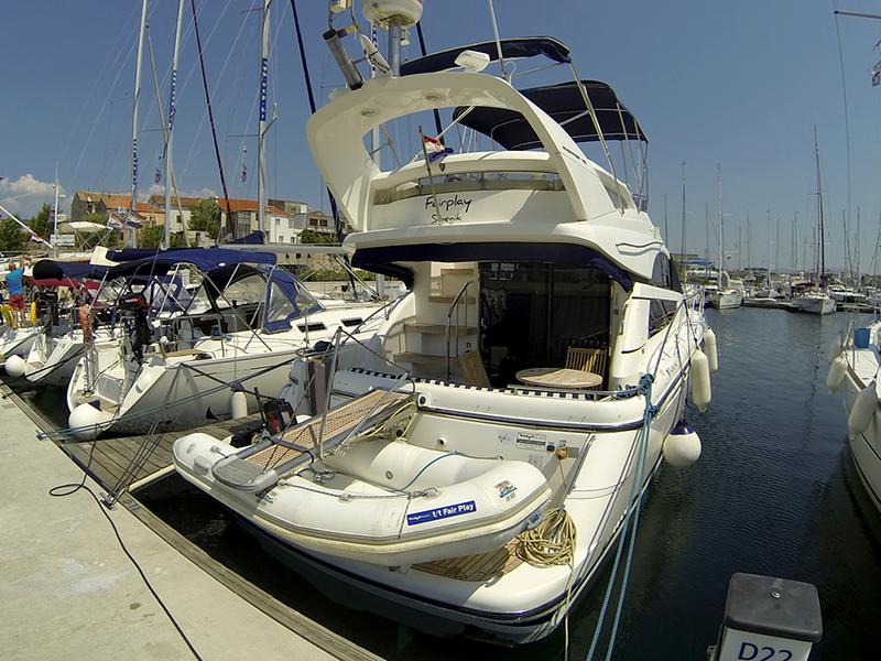 Book yachts online - motorboat - Fairline Phantom 40 - Fair Play (Jet ski - option with extra charge) - rent