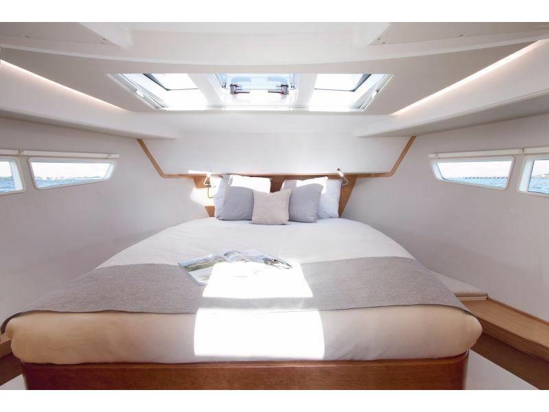 Book yachts online - motorboat - Sealine C330 - Destiny of Plymouth - rent