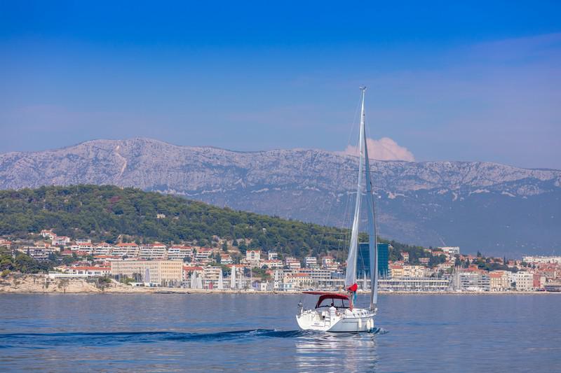 Book yachts online - sailboat - Beneteau Cyclades 43.3 - ARKINA - rent