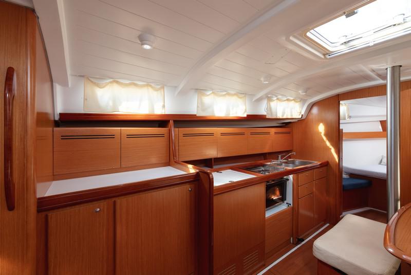 Book yachts online - sailboat - Beneteau Cyclades 43.3 - ARKINA - rent