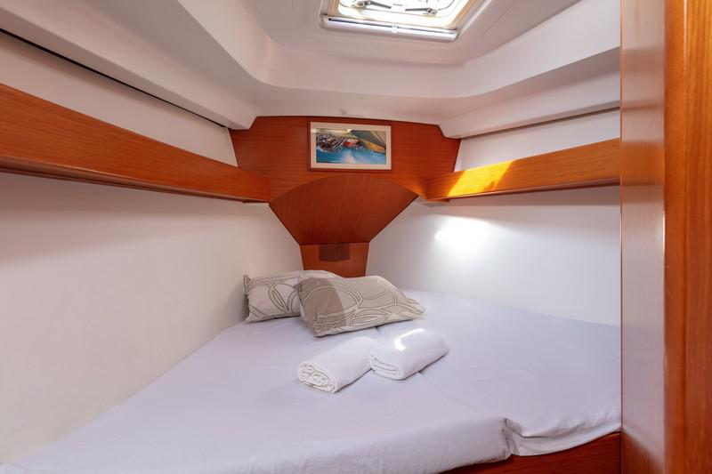Book yachts online - sailboat - Beneteau Cyclades 43.3 - ARKINA - rent