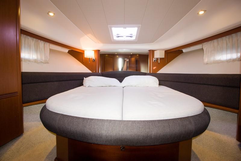 Book yachts online - motorboat - Jeanneau Prestige 440 - BIOFARM - rent