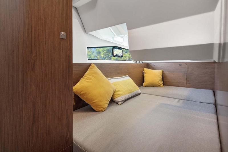 Book yachts online - motorboat - Jeanneau Merry Fisher 1095 - Blue Star - rent