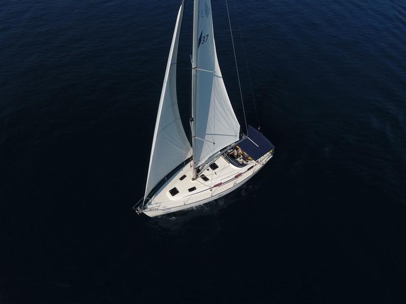 Book yachts online - sailboat - Bavaria 37 Cruiser - SILVIJA - rent