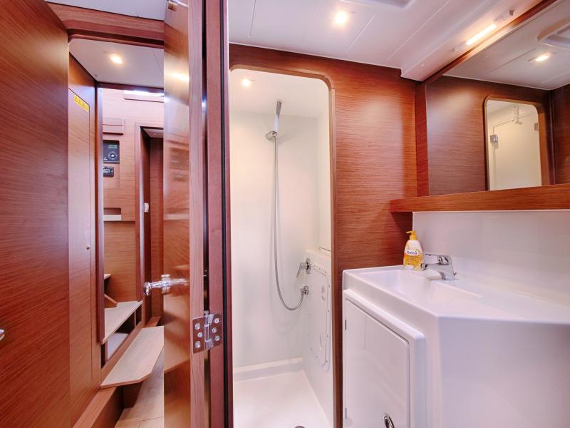 Book yachts online - catamaran - Lagoon 42 - SEA VOYAGER - CREWED - rent