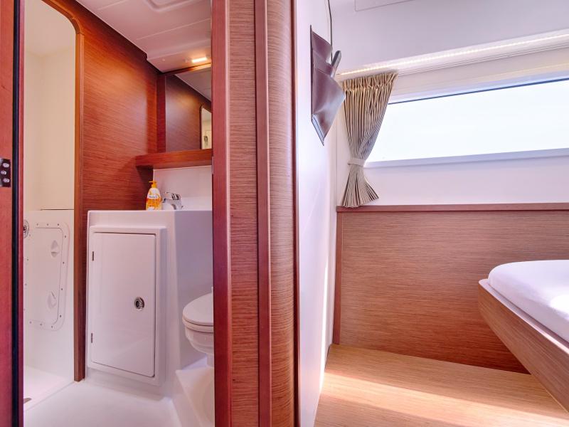 Book yachts online - catamaran - Lagoon 42 - SEA VOYAGER - CREWED - rent