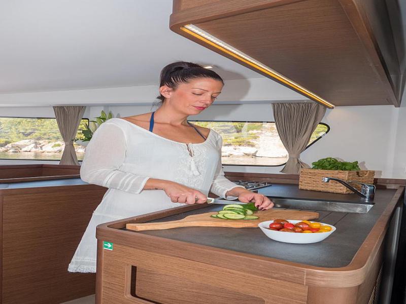 Book yachts online - catamaran - Lagoon 42 - SEA VOYAGER - CREWED - rent