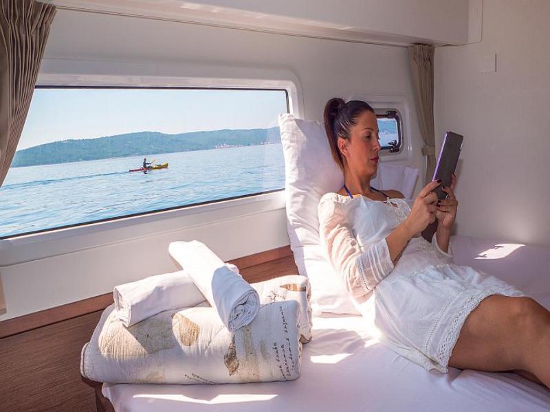 Book yachts online - catamaran - Lagoon 42 - SEA VOYAGER - CREWED - rent