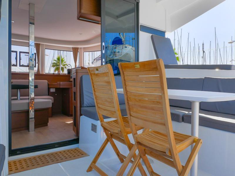 Book yachts online - catamaran - Lagoon 42 - SEA VOYAGER - CREWED - rent