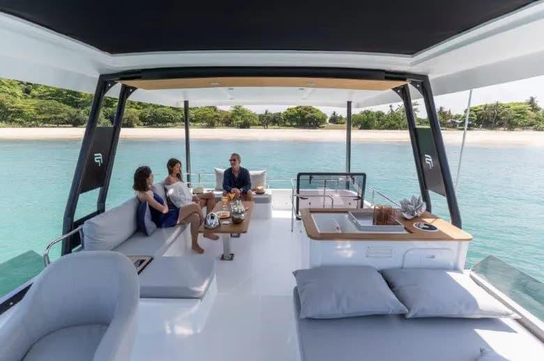 Book yachts online - motorboat - Fountaine Pajot M/Y 40 - BELUGA - rent