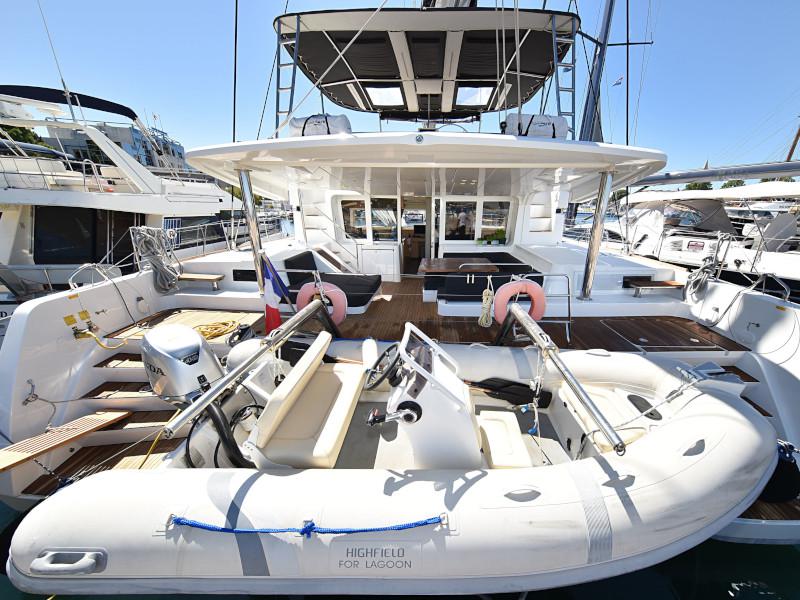 Book yachts online - catamaran - Lagoon 520 Flybridge - Largo Winch - rent