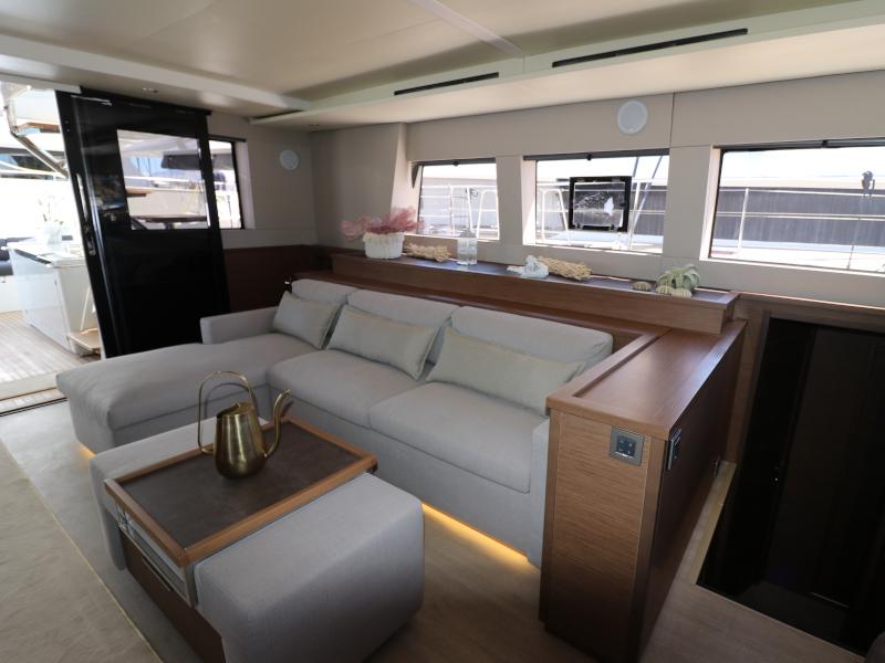 Book yachts online - powercatamaran - Lagoon 630 - Dragò - rent