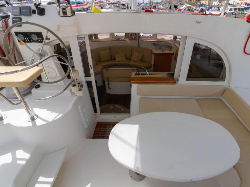 Book yachts online - catamaran - Lagoon 380 S2 - GIULIA - rent