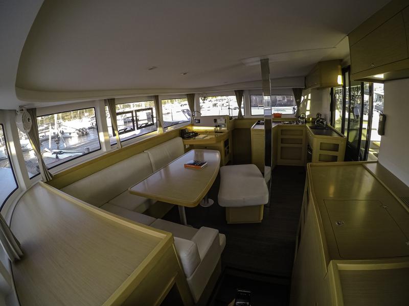 Book yachts online - catamaran - Lagoon 42 - Chamotte - rent