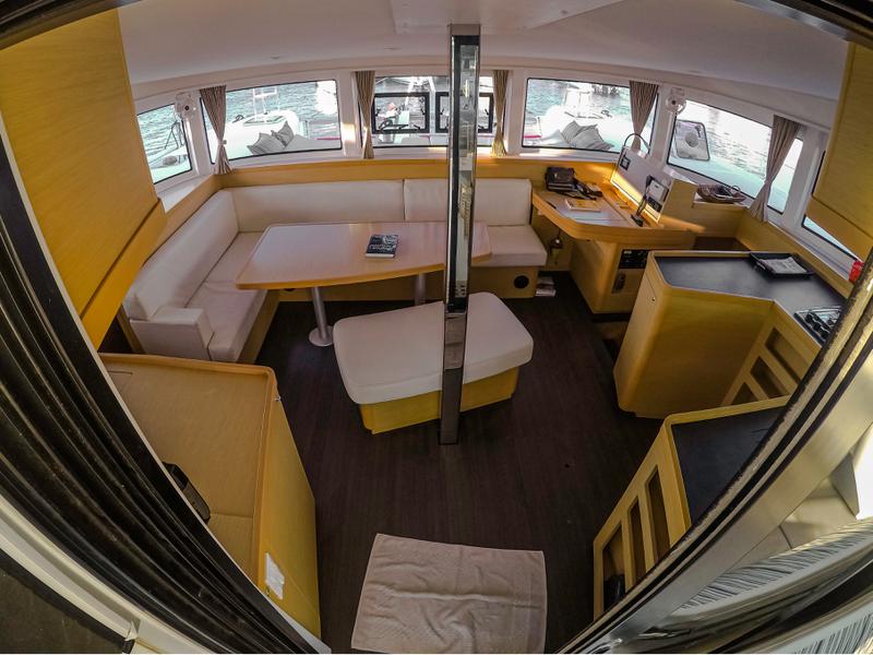 Book yachts online - catamaran - Lagoon 42 - Chamotte - rent