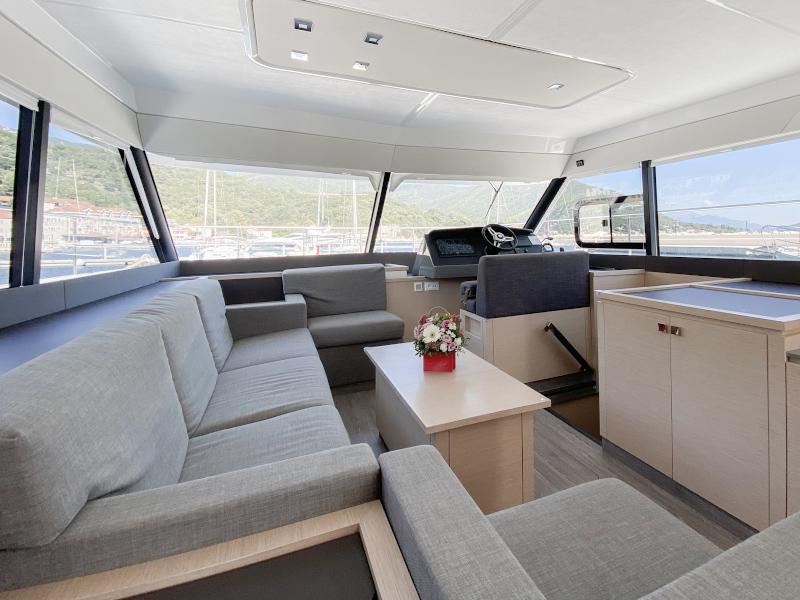 Book yachts online - powercatamaran - MY40 - Pelican - rent
