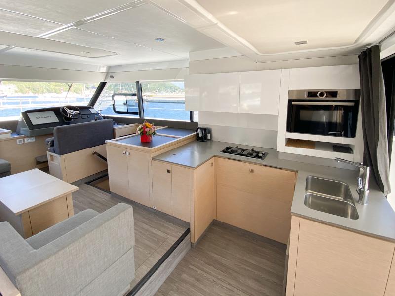 Book yachts online - powercatamaran - MY40 - Pelican - rent