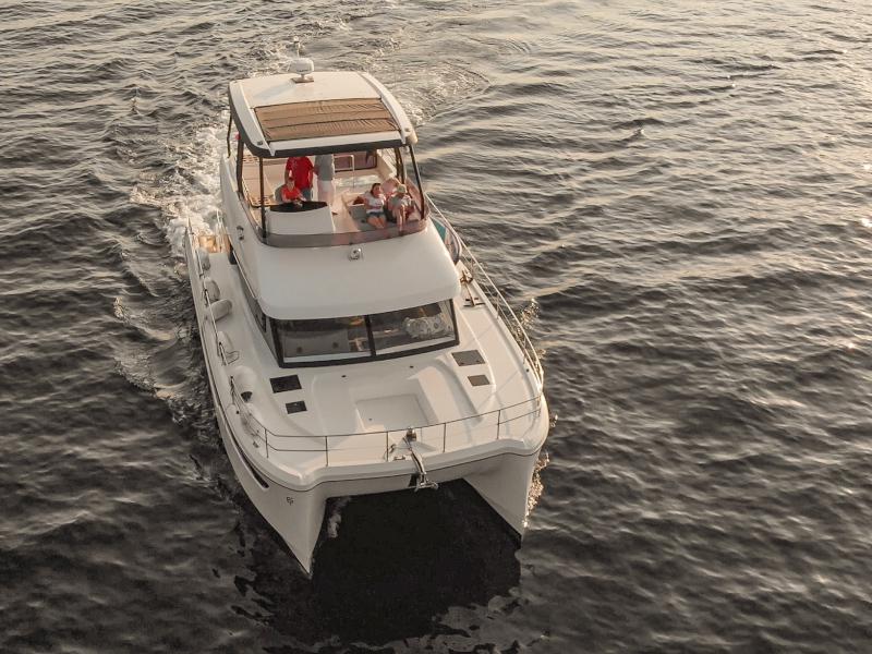 Book yachts online - powercatamaran - MY40 - Pelican - rent