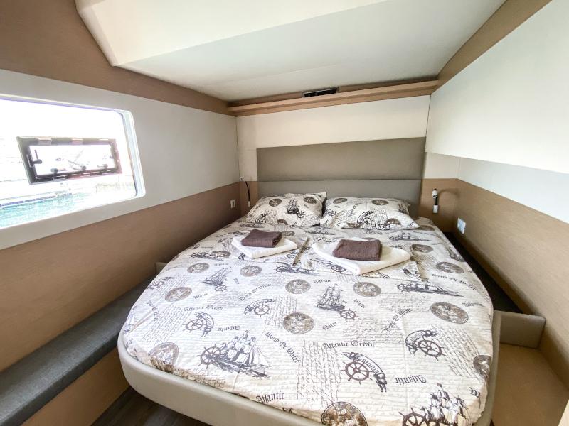 Book yachts online - powercatamaran - MY40 - Pelican - rent