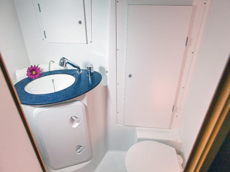 Book yachts online - sailboat - Beneteau Cyclades 43 - Go With The Flow - rent