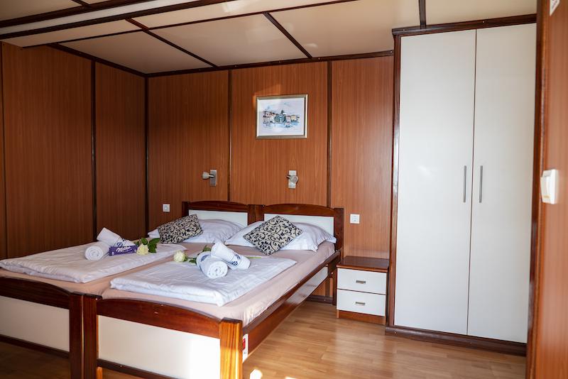 Book yachts online - motorboat - Motoryacht  Liberty - Liberty - rent