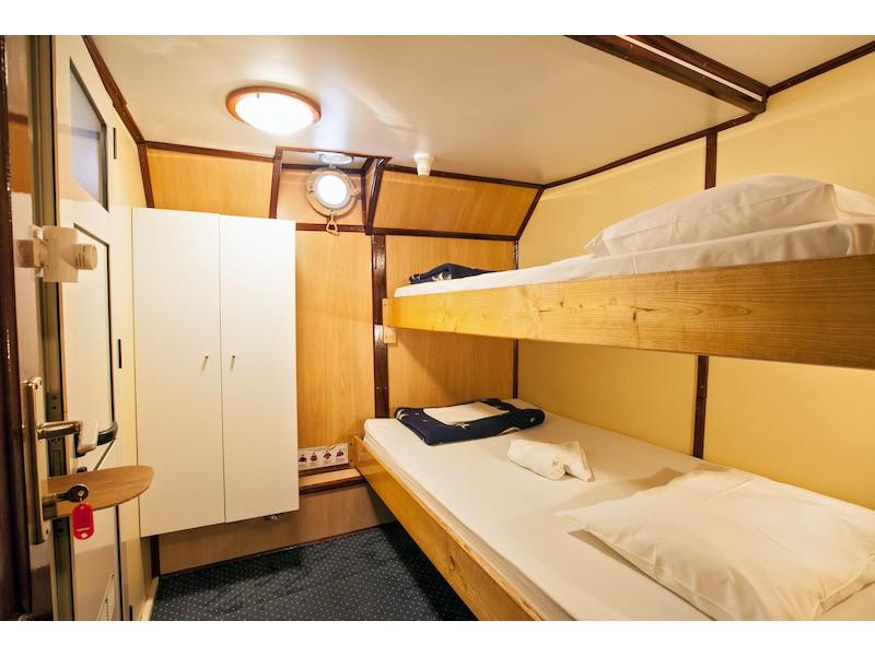 Book yachts online - motorboat - Motoryacht  Tuna - Tuna - rent