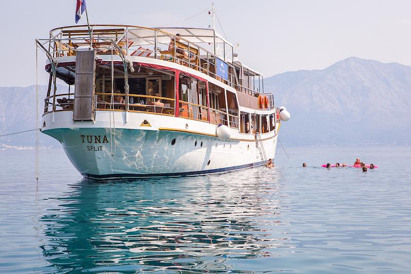 Book yachts online - motorboat - Motoryacht  Tuna - Tuna - rent
