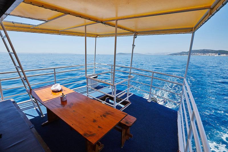 Book yachts online - motorboat - Motoryacht Naval - Naval - rent