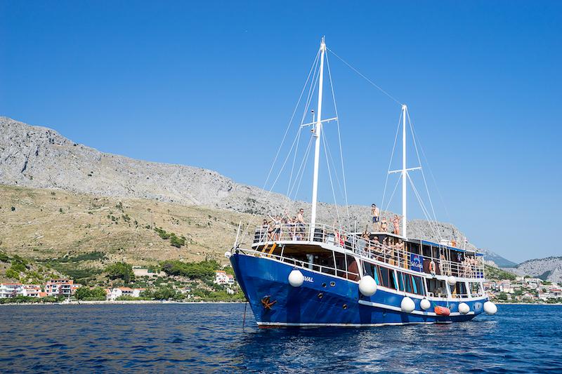 Book yachts online - motorboat - Motoryacht Naval - Naval - rent
