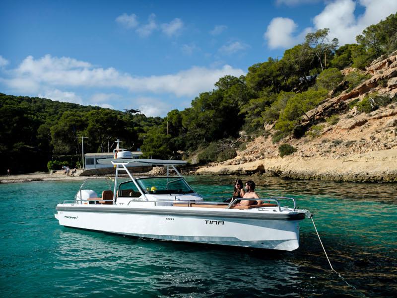 Book yachts online - motorboat - Axopar 28 T-Top - Maliza - rent