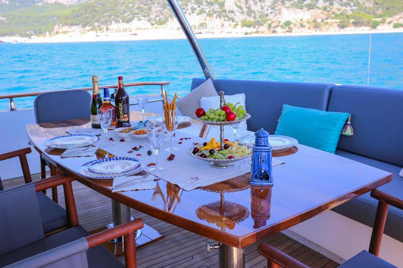 Book yachts online - motorboat - Bilgin 28 - 28M Deluxe Bilgin Motoryacht  - rent