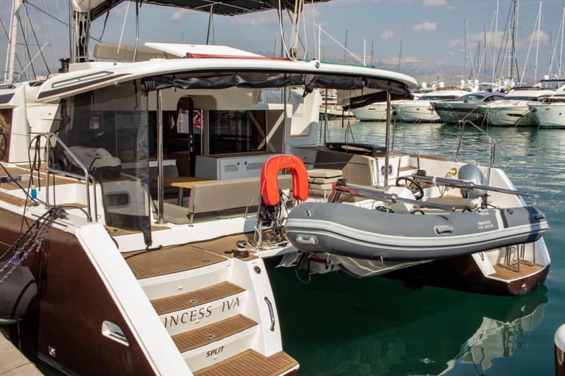 Book yachts online - catamaran - Lagoon 450 F (2016)equipped with generator, A/C (saloon+cabins), ice maker, dishwasher,water maker, microwave oven,  2 S.U.P., underwater lights, bow thruster - PRINCESS IVA - rent