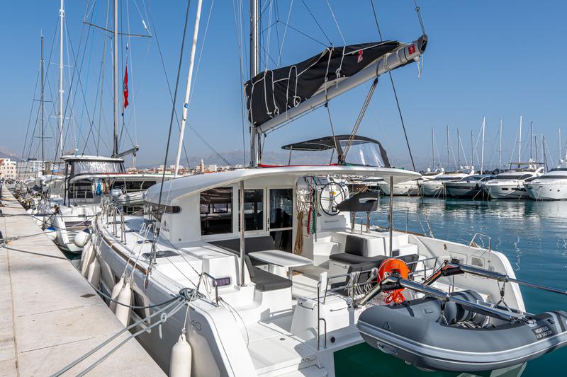 Book yachts online - catamaran - Lagoon 40 (2021) - BYE BYE - rent