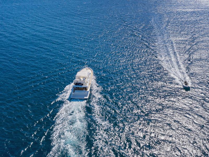 Book yachts online - motorboat - Ferretti 681 - DOMINIQUE - rent