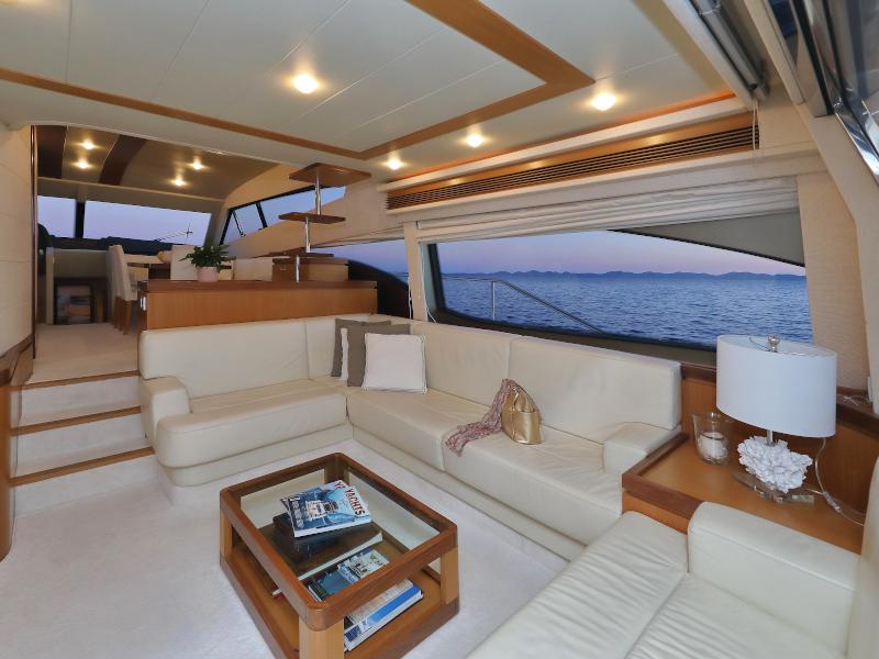 Book yachts online - motorboat - Ferretti 681 - DOMINIQUE - rent