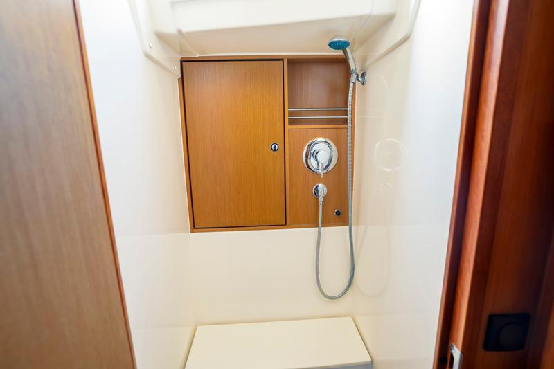 Book yachts online - sailboat - Bavaria 45 Cruiser - Fair Wind - rent