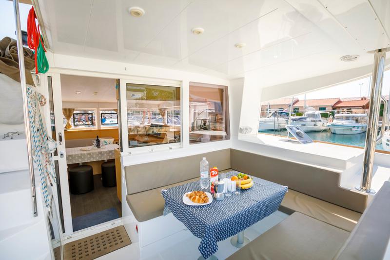 Book yachts online - catamaran - Lagoon 400 S2 - Second Wind - rent