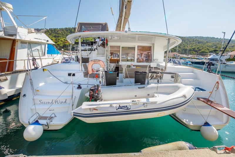 Book yachts online - catamaran - Lagoon 400 S2 - Second Wind - rent