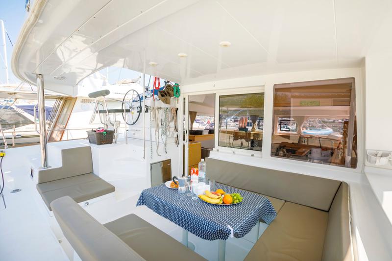 Book yachts online - catamaran - Lagoon 400 S2 - Second Wind - rent