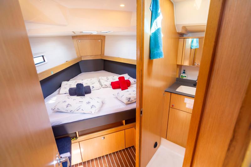 Book yachts online - sailboat - Bavaria 41 Cruiser - Morning Breeze - rent