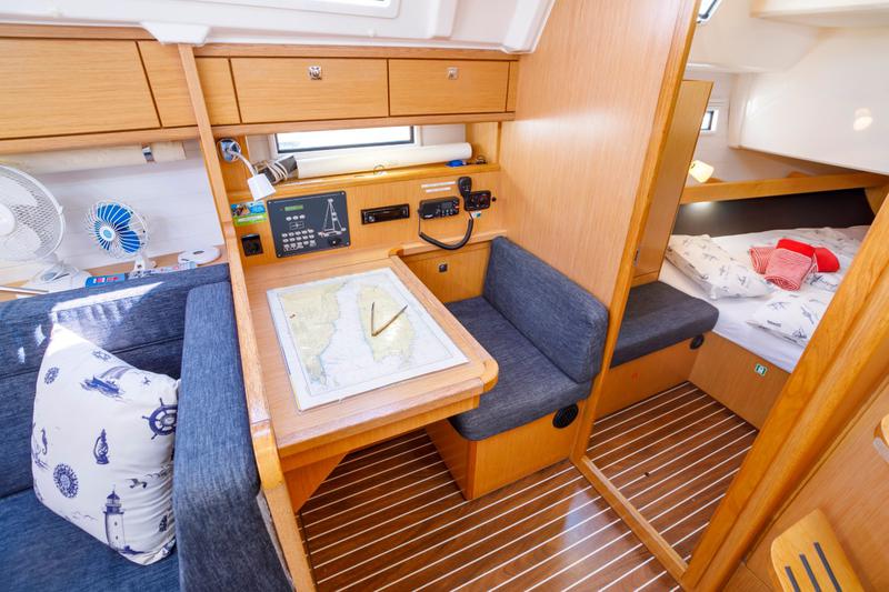 Book yachts online - sailboat - Bavaria 41 Cruiser - Morning Breeze - rent