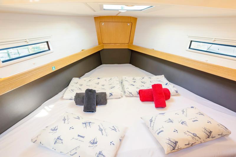 Book yachts online - sailboat - Bavaria 41 Cruiser - Morning Breeze - rent