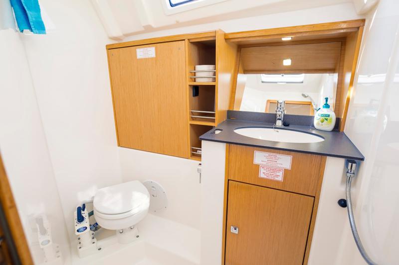 Book yachts online - sailboat - Bavaria 41 Cruiser - Morning Breeze - rent