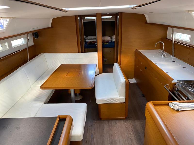 Book yachts online - sailboat - Sun Odyssey 519 - Alboran Pacharan (Radazul) - rent