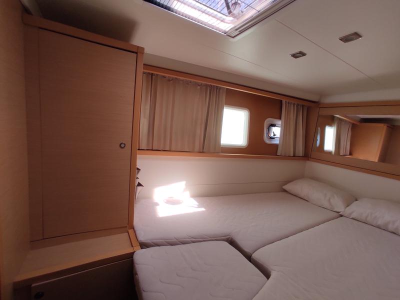 Book yachts online - catamaran - Lagoon 450  Flybridge - Nata - rent