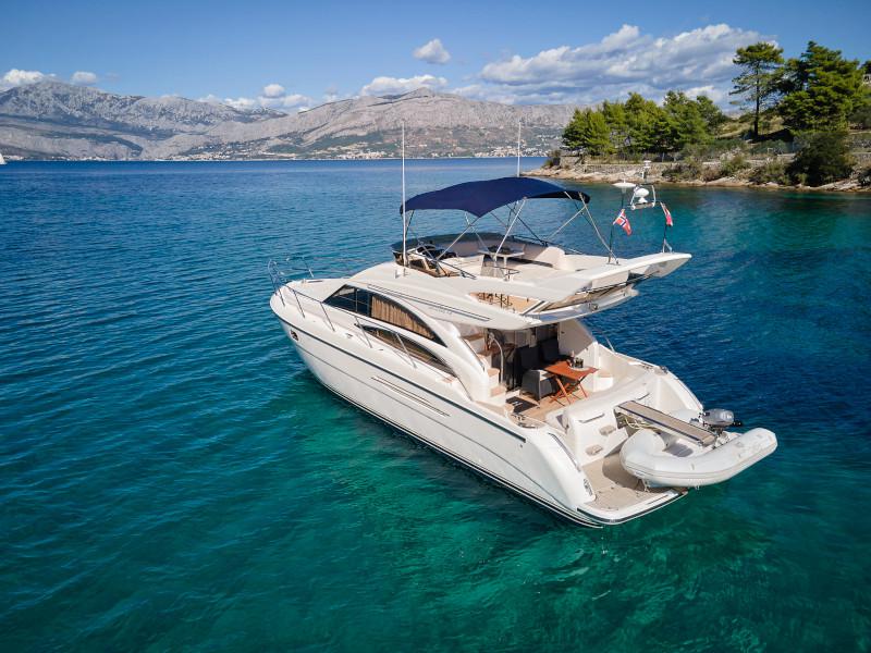 Book yachts online - motorboat - Princess 42 - Touché - rent