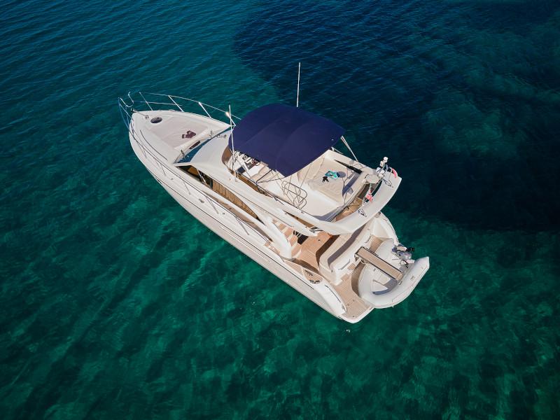 Book yachts online - motorboat - Princess 42 - Touché - rent