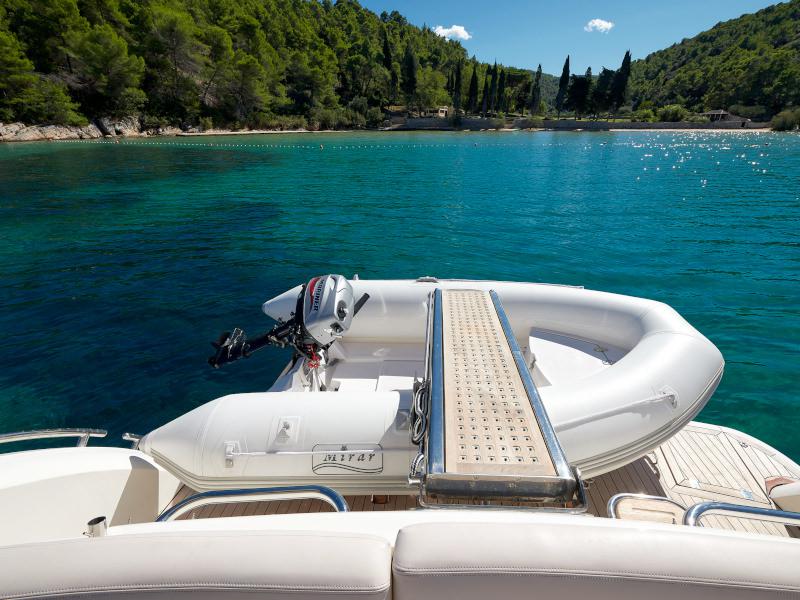 Book yachts online - motorboat - Princess 42 - Touché - rent