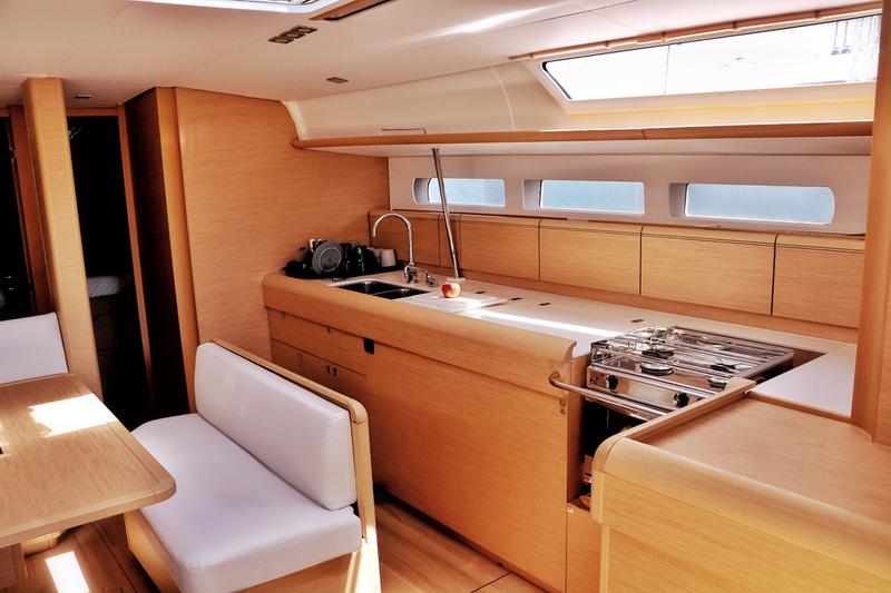 Book yachts online - sailboat - Sun Odyssey 519 -  6 cabs - AETHRA - rent